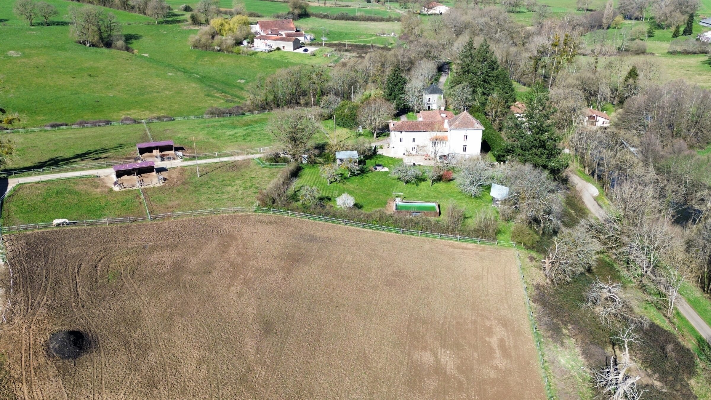 les écuries de la roche